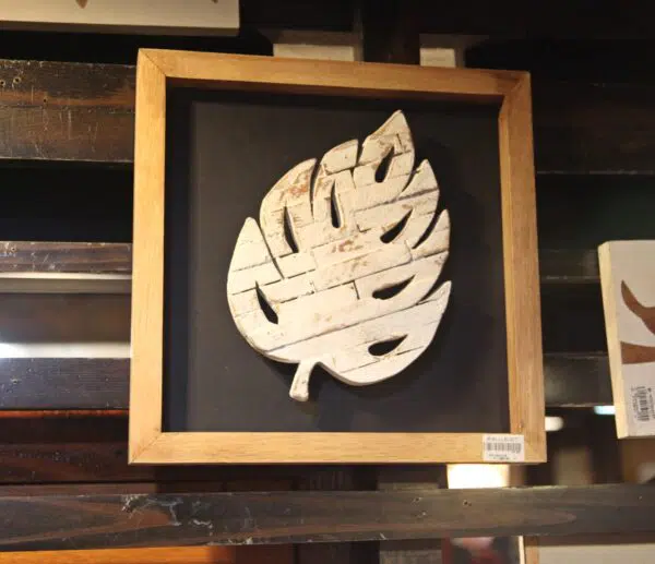PAT-539 Wooden Wall Hang Leaf 3x30x30cm
