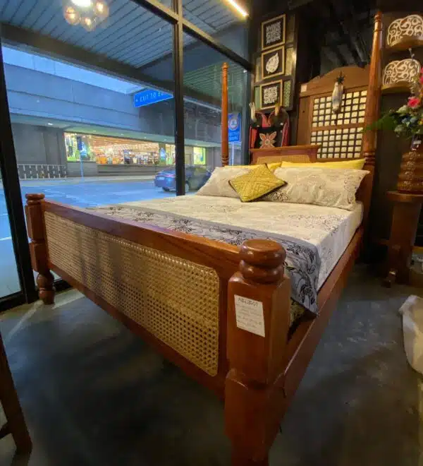 Torno Bed Queen Soliya Mahogany
