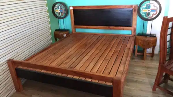 Panel Bed Queen Mahogany
